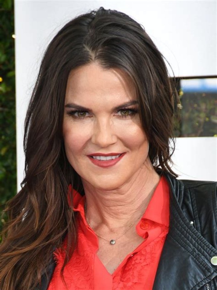 Amy Dumas ·