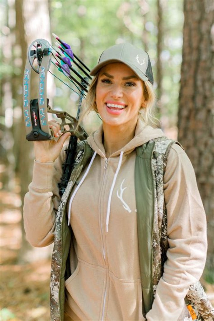 Eva Shockey ·