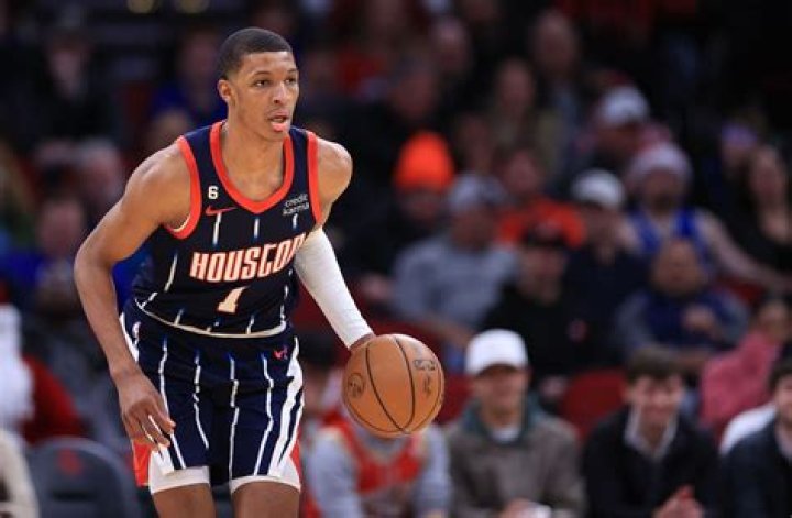 Jabari Smith Jr commits rookie on rookie crime against Keegan Murray with a vicious sla ·
