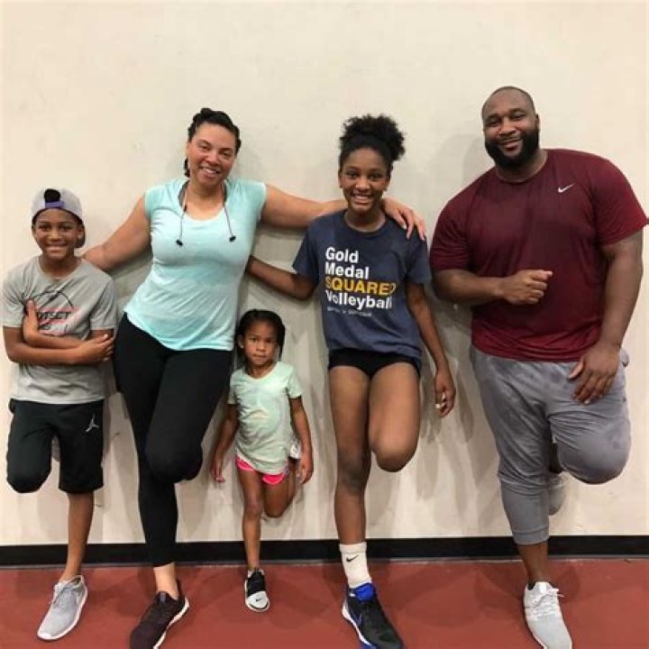 Marcus Spears is Married to Wife: Aiysha Smith. Kids. |