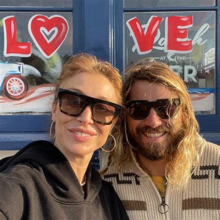 Marielle Hadid Height, Weight, Net Worth, Age, Birthday, Wikipedia, Who, Instagram, Biography ·