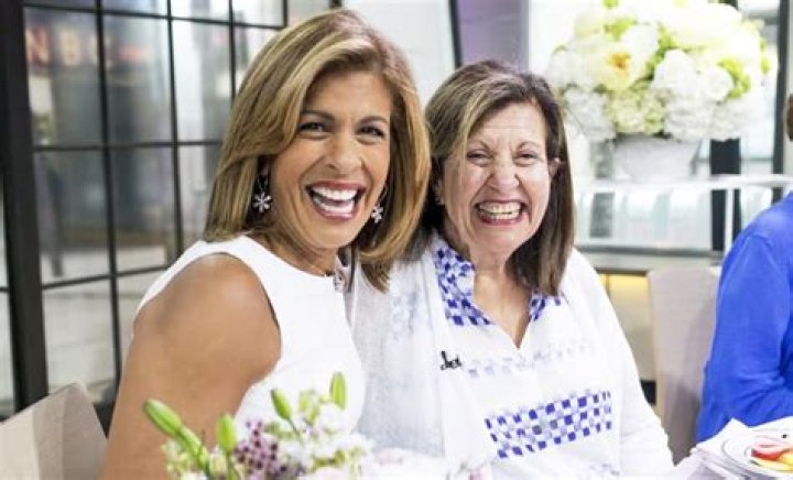 Mother Sami Kotb will pick up the wedding dress for the wedding of Hoda Kotb! |