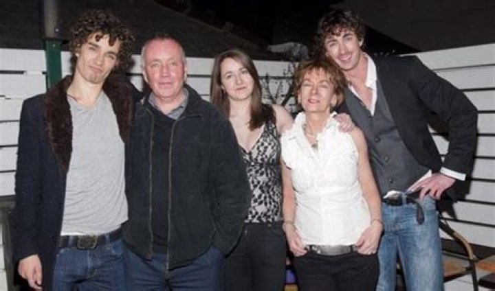 Robert Sheehan Net Worth, Age, Girlfriend, Family, Biography & More