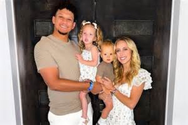 Rodrigo Aguirre'a Bio, Height, Net Worth, Salary, Contract, Wife and Children ·