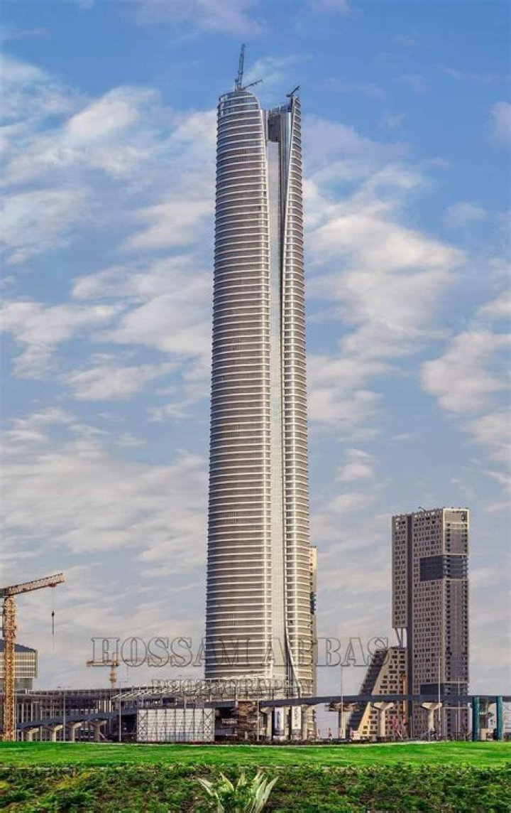 Unveiling The Towering Height Of Anne Moore