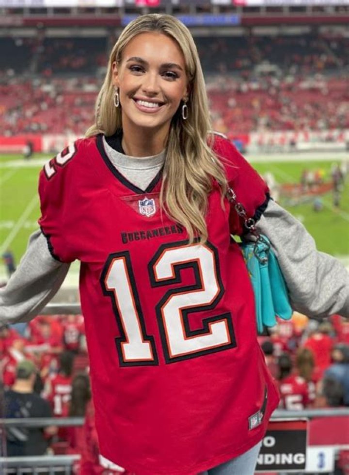 Veronika Rajek doesn't forget about Tom Brady during her trip to Coachella ·