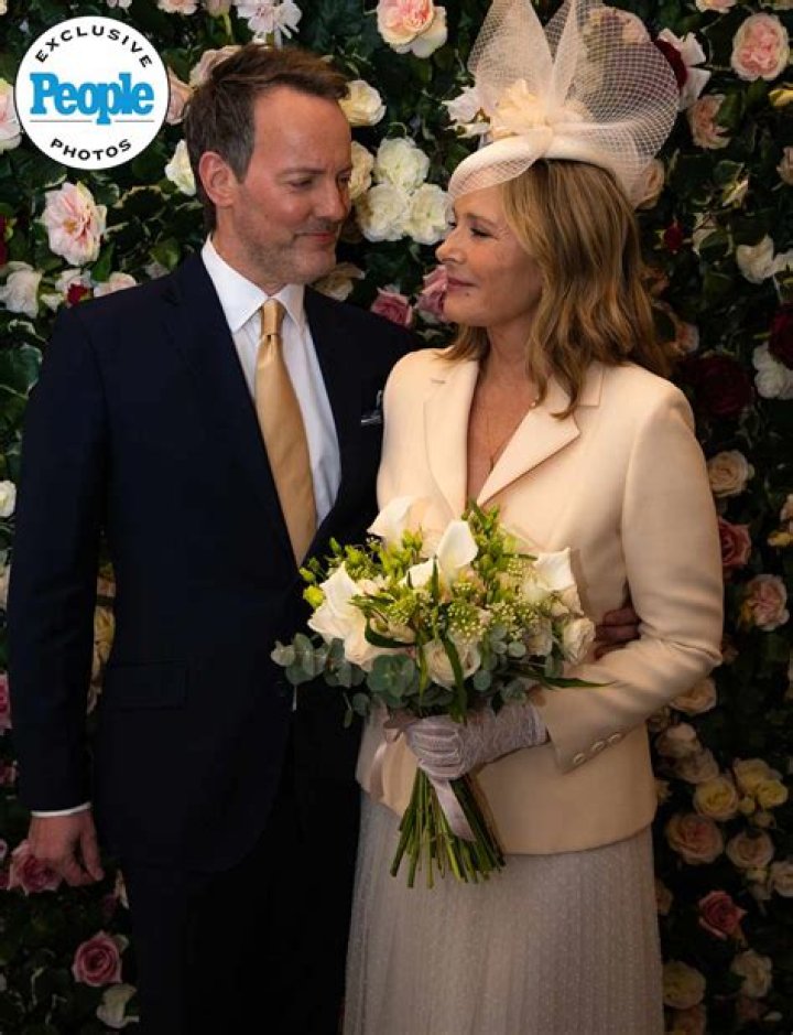 Who is Kim Cattralls boyfriend Russell Thomas? ·
